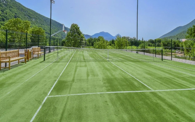 Villa in Zupa With Infinity Pool & Biokovo Views