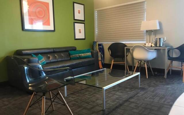 Strand Ocean Drive Suites