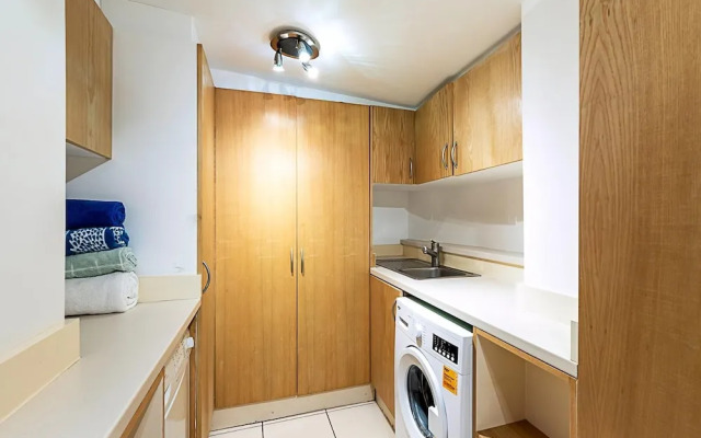 Elegant West London Flat Near Top Attractions
