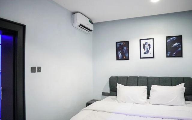 Heroes Luxury Apartments and Suites