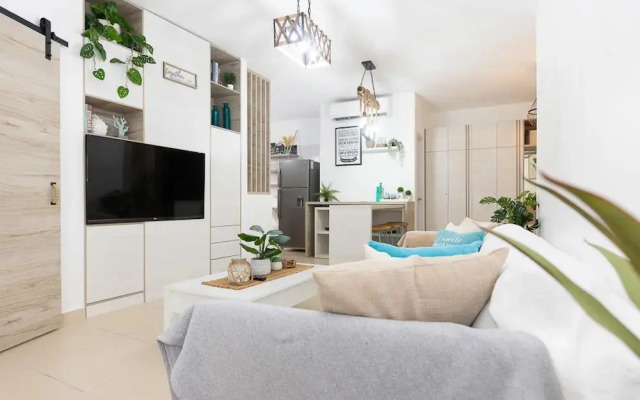 The Farallon Beach Condo by Acomodo