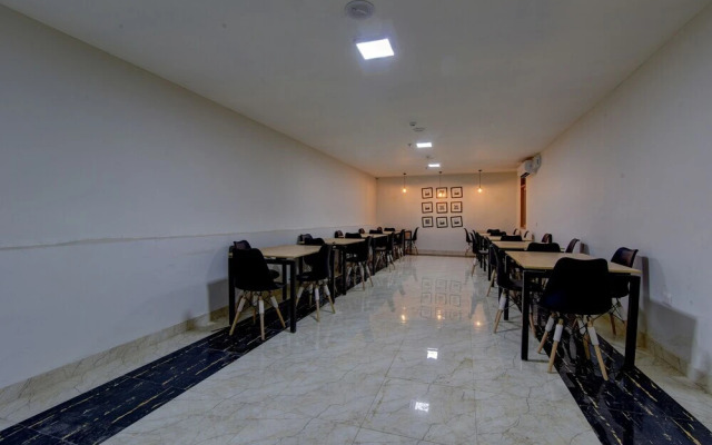 Nazeer Hotel By OYO Rooms