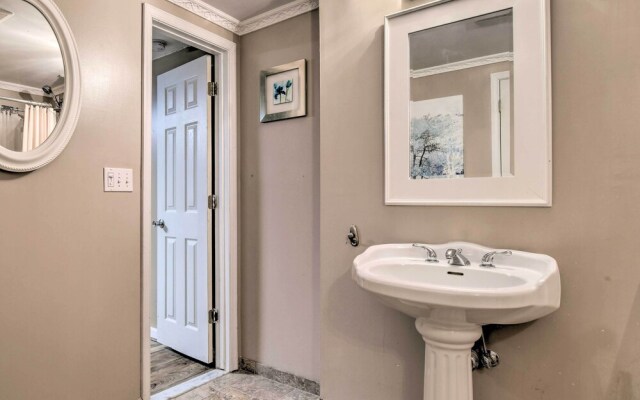 Bel Air Apartment w/ Pool ~ 2 Mi to Main St
