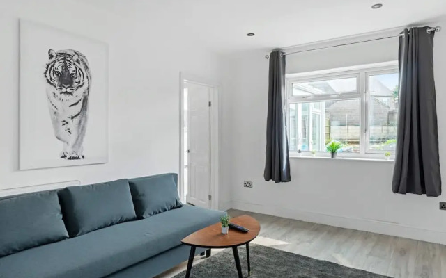 4 Bedrooms - 3 Bathrooms House
