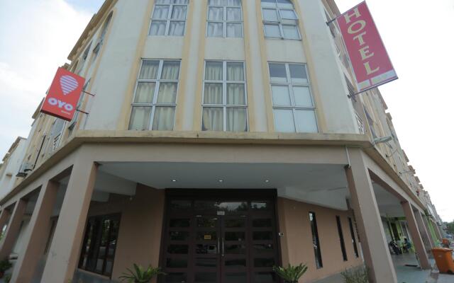 JAM Hotel Kota Warisan Near ERL Salak Tinggi Sepang