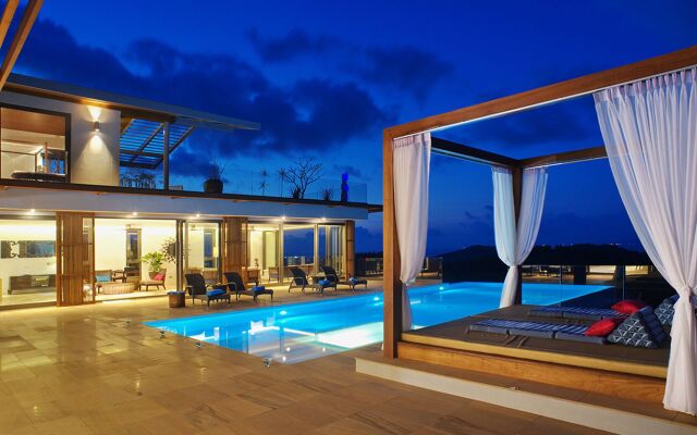 Luxury Villa Crystal Blue