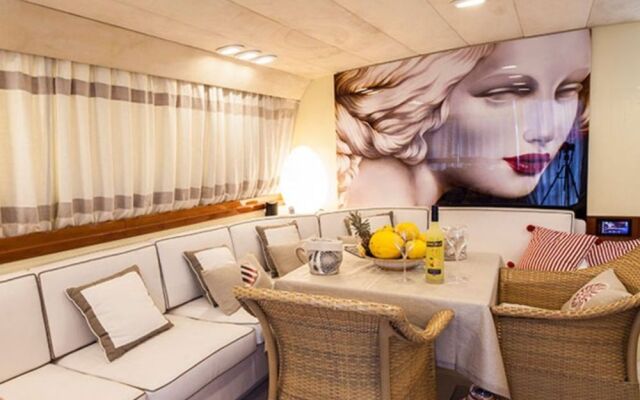 Yacht Suite Sorrento