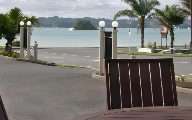 Breakwater Motel