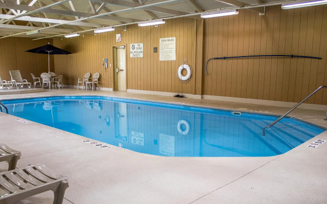 Norwood Inn & Suites North Conference Center