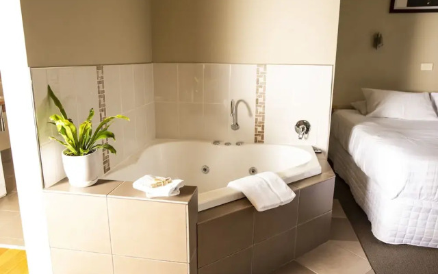 Little Norfolk Bay Events and Chalets