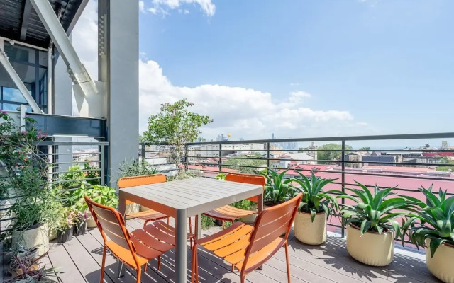 w Comfy 1BR w Perfect Balcony in Casco View
