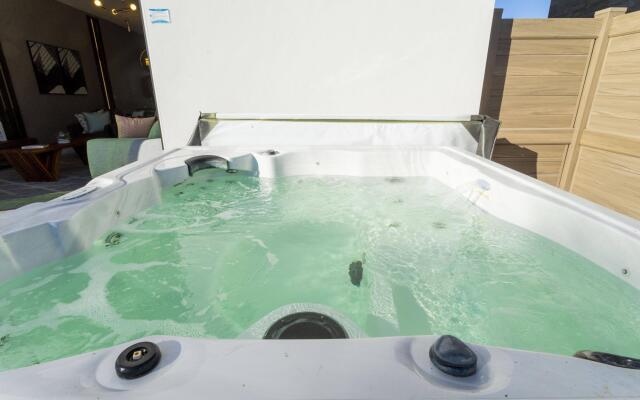 Breathtaking Home Private Hot Tub