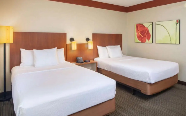 La Quinta Inn & Suites by Wyndham Atlanta Ballpark/Galleria