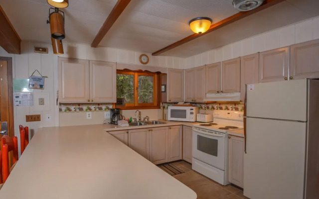 Our Golden Retreat 5 Bedroom House