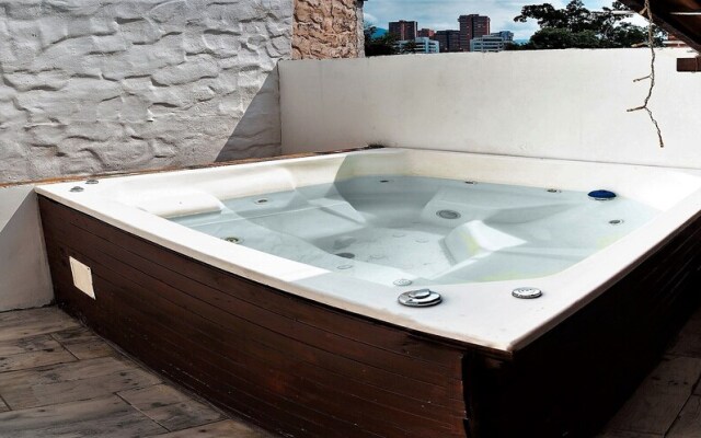 $ PROMO $ 3 Bedrooms with Bathrooms apartment & Jacuzzi in Lleras park @Poblado