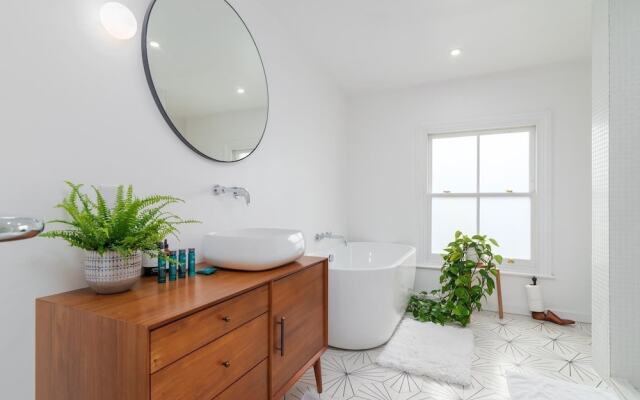 Charming 3br Home in East London W/Terrace