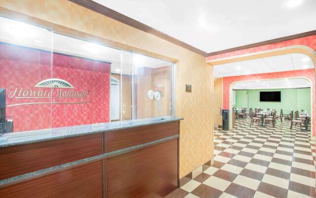 Howard Johnson by Wyndham North Bergen