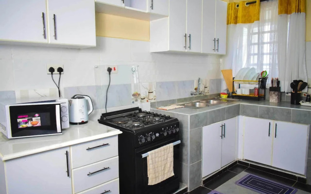 Lux Suites Fancy Getaway Apartments