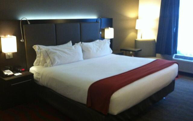 Holiday Inn Express & Suites Columbus - Easton Area, an IHG Hotel