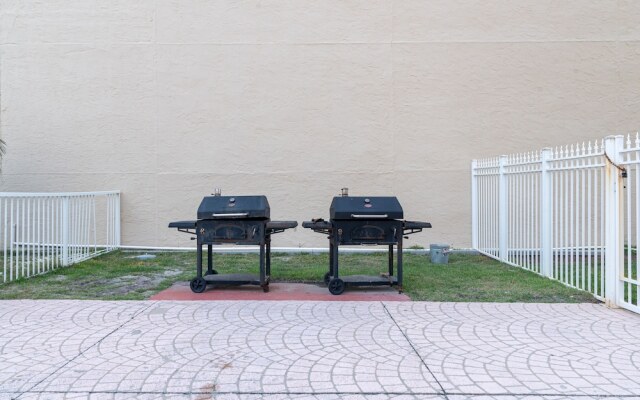 Tropical Winds Unit 301