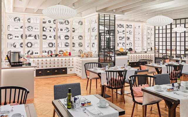 H10 Universitat Hotel