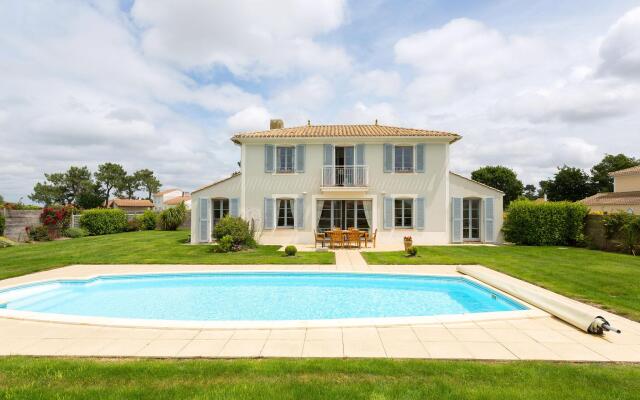Spacious villa with private swimming pool near a golf course