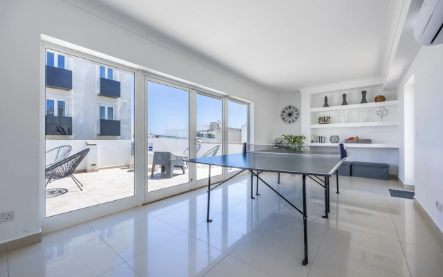 Hard to come by - modern & huge house in Sliema