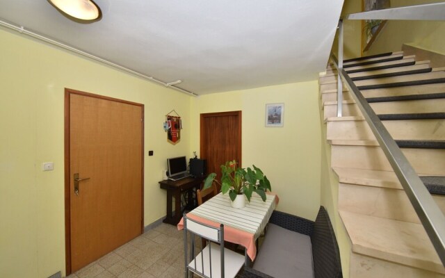 Traditional Apartment in Zadar With Garden