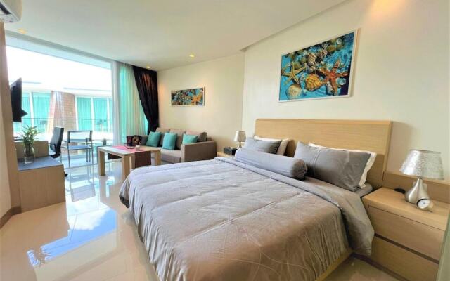 Maroon Studio at the Beachfront