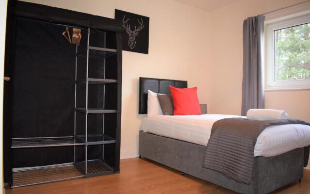 Kelpies Serviced Apartments Callum- 3 Bedrooms- Sleeps 6