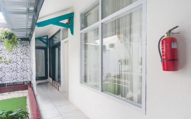 OYO Life 3055 Rumah Enin