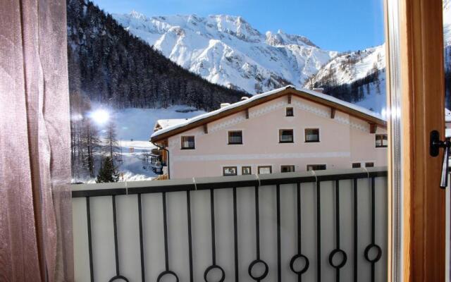 Grischuna Mountain Lodge