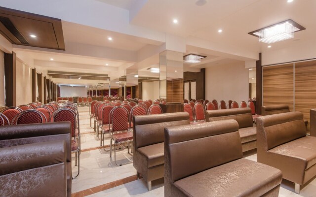 OYO 13089 Hotel Gold Crest