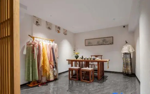 QIANNA HOTEL GLORIOUS（Luoyang Yingtianmen Xigong Xiaojie Store）