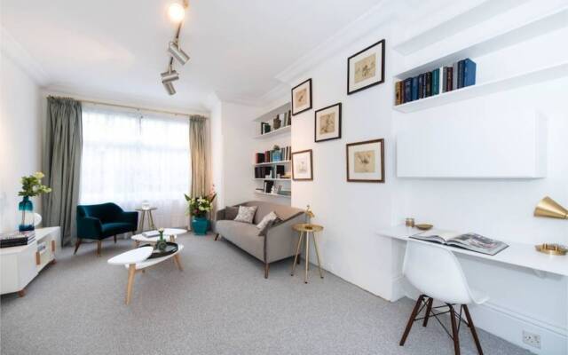 3 Bedroom House in Hampstead Village Sleeps 6