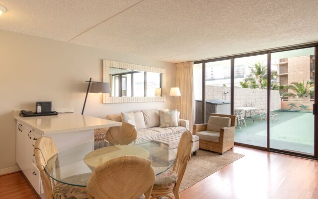 Waikiki Banyan - Pool Deck Level Tower 1 Suite 610