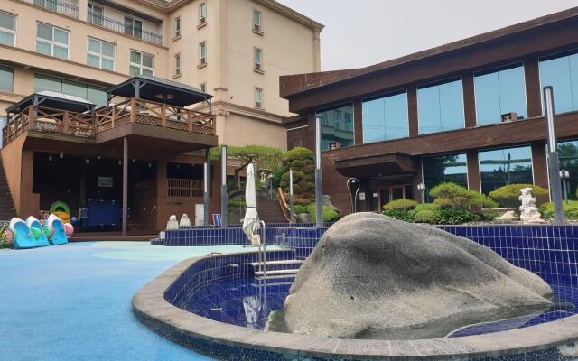 Chereville Spa Tourist Hotel