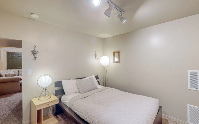 3BR w/ Views, Ping-pong, Deck, & Fireplaces