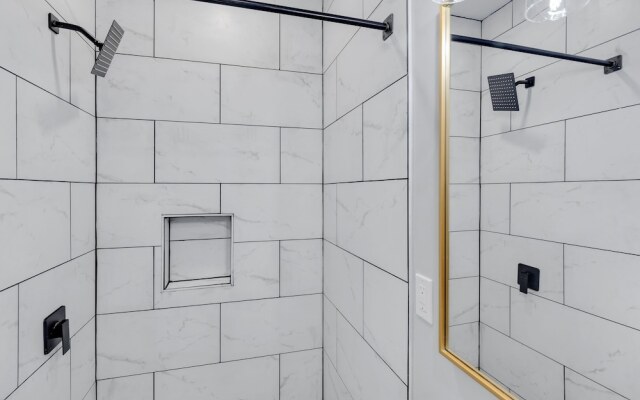 Brewerytown Balcony Retreat 2BR Haven