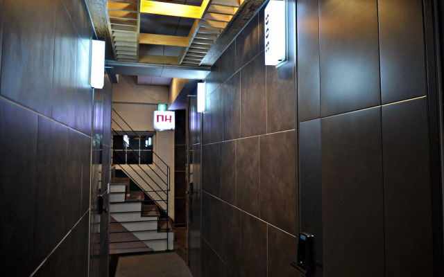 DH Sinchon Guesthouse