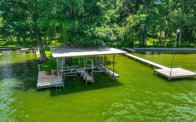 Beautiful Lakefront Cabin Something For Everyone