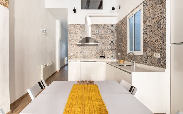 Captivating Holiday Home in Valencia near Sea Beach