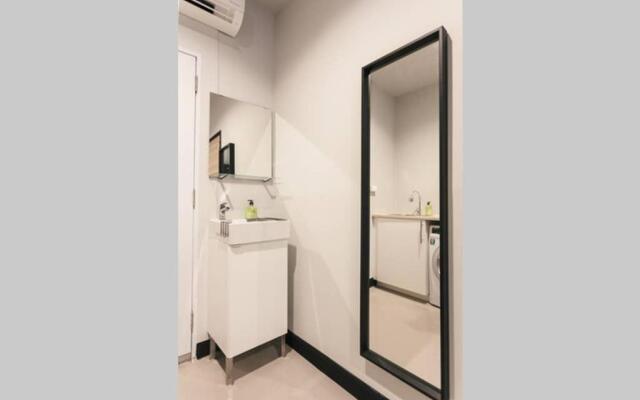 S2 Silom Large room 4-6 guests Full kitchen WIFI