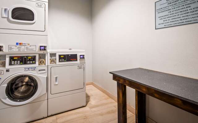 Best Western Plus Dilley Inn & Suites
