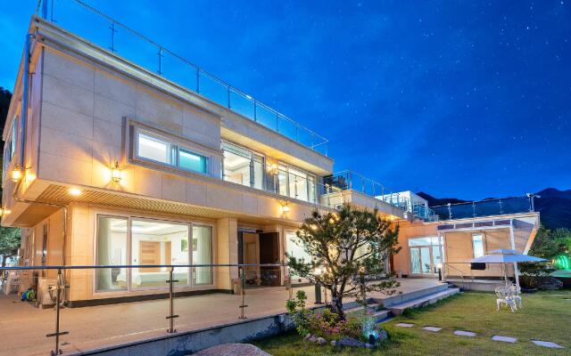 Gapyeong Healing Poolvilla Pension Town