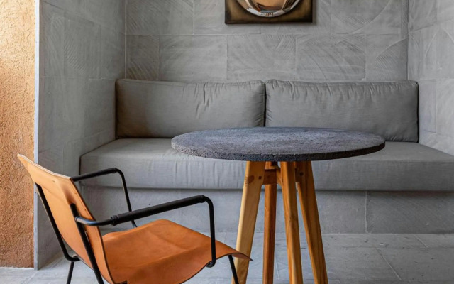 Cleviá, San Miguel de Allende, Autograph Collection