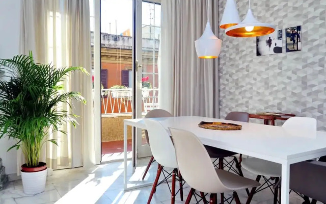 Elegant flat for 8 near Colosseum