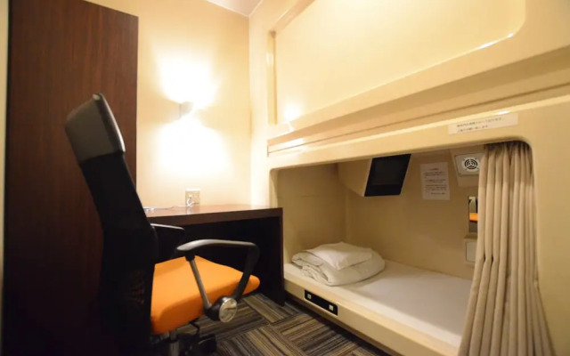 Kumamoto Capsule Hotel - Hostel, Caters to Men
