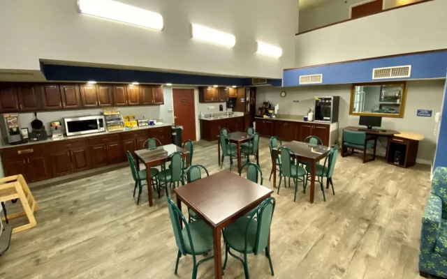 Baymont Inn & Suites by Wyndham Swanton/Toledo Airport