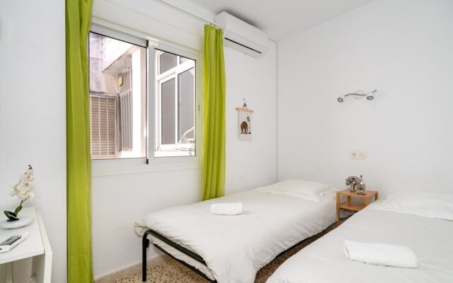 Large Apartment In Prime Location In Fuengirola Ref 98